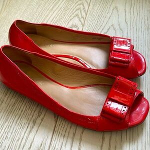 Kate Spade patent leather baller slippers. Size 8.